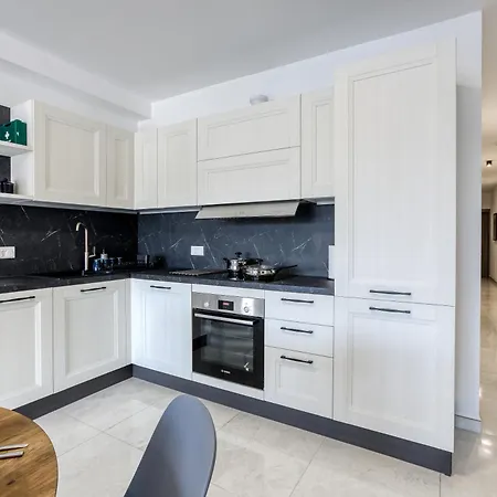 Waterfront 3br Home, With Private Balcony By 360 Estates *