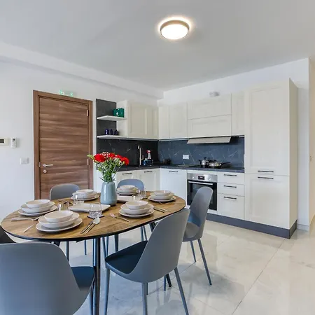 Waterfront 3br Home, With Private Balcony By 360 Estates Daire