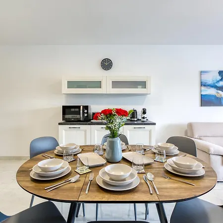 Waterfront 3br Home, With Private Balcony By 360 Estates *