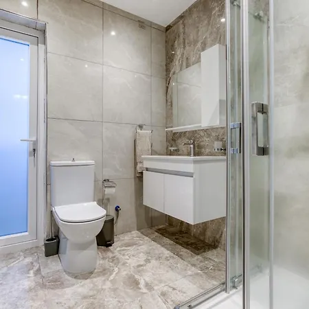 Waterfront 3br Home, With Private Balcony By 360 Estates Apartment